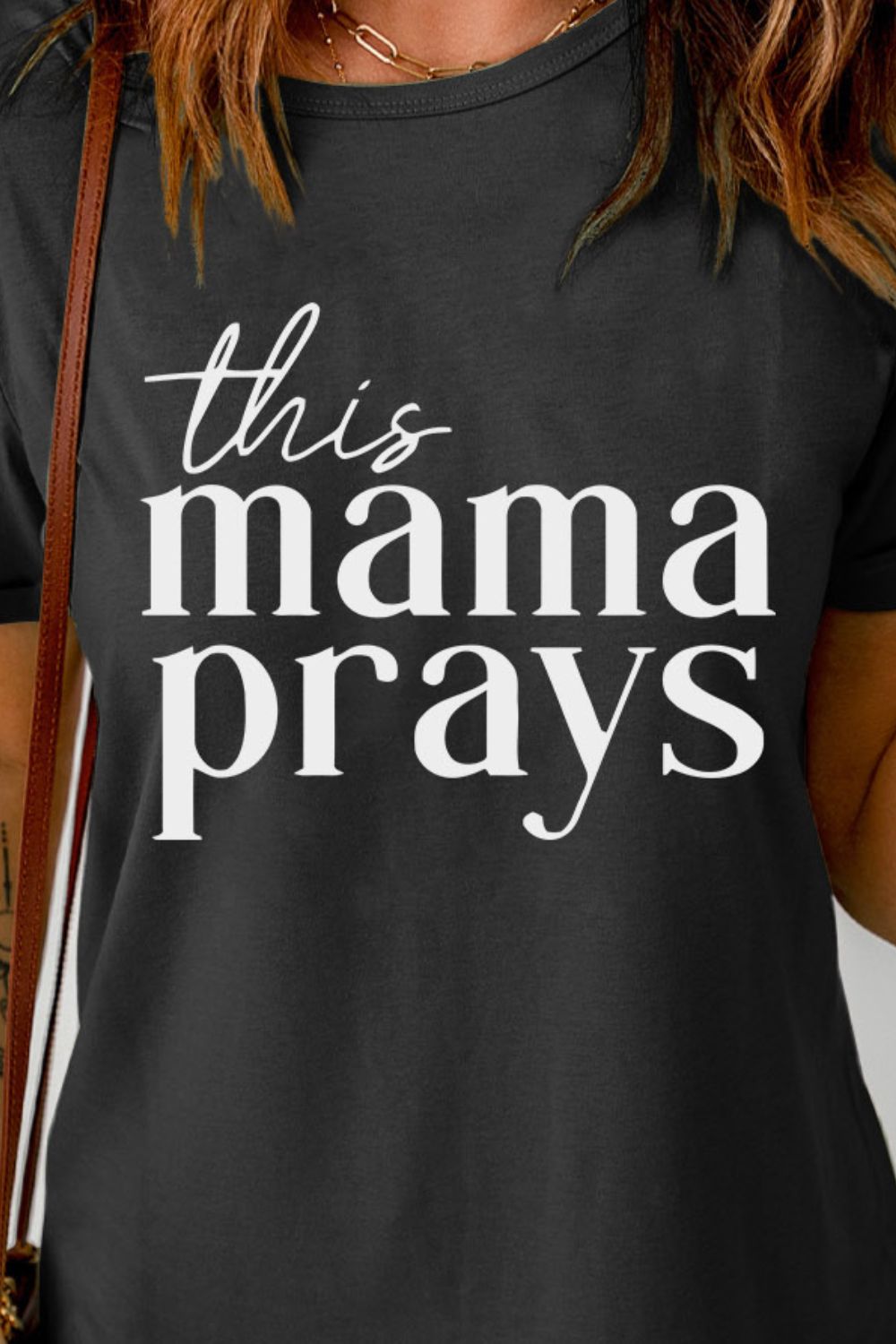 The THIS MAMA PRAYS Graphic Tee